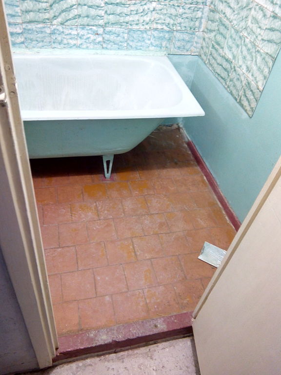 Ванная комната до ремонта под ключ в Мурманске.